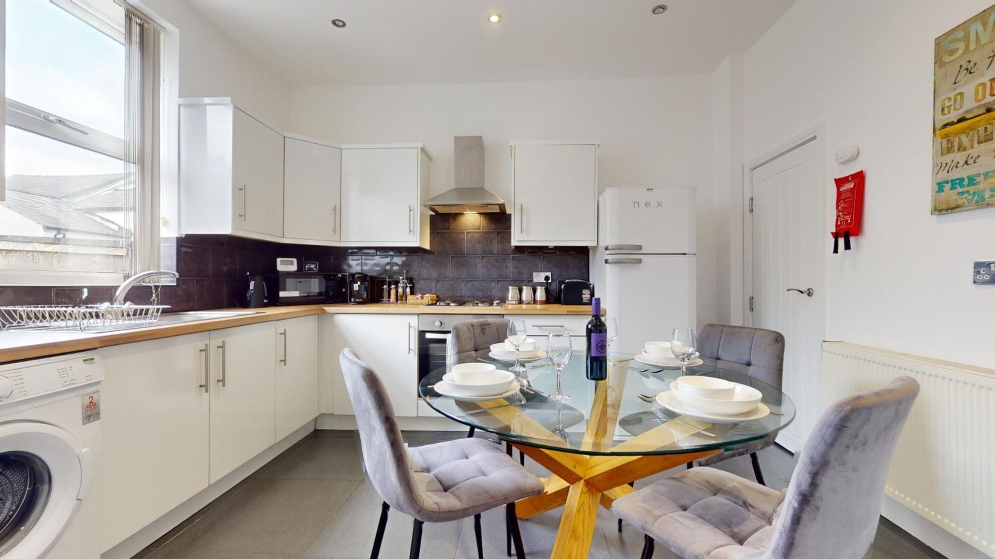 4bed And 4bath House Near Centre With Free Wifi Holiday home *