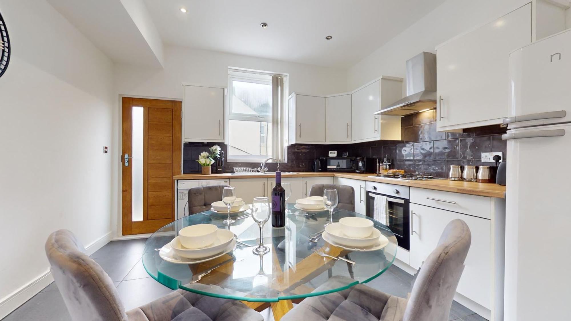 Holiday home 4bed And 4bath House Near Centre With Free Wifi Sheffield
