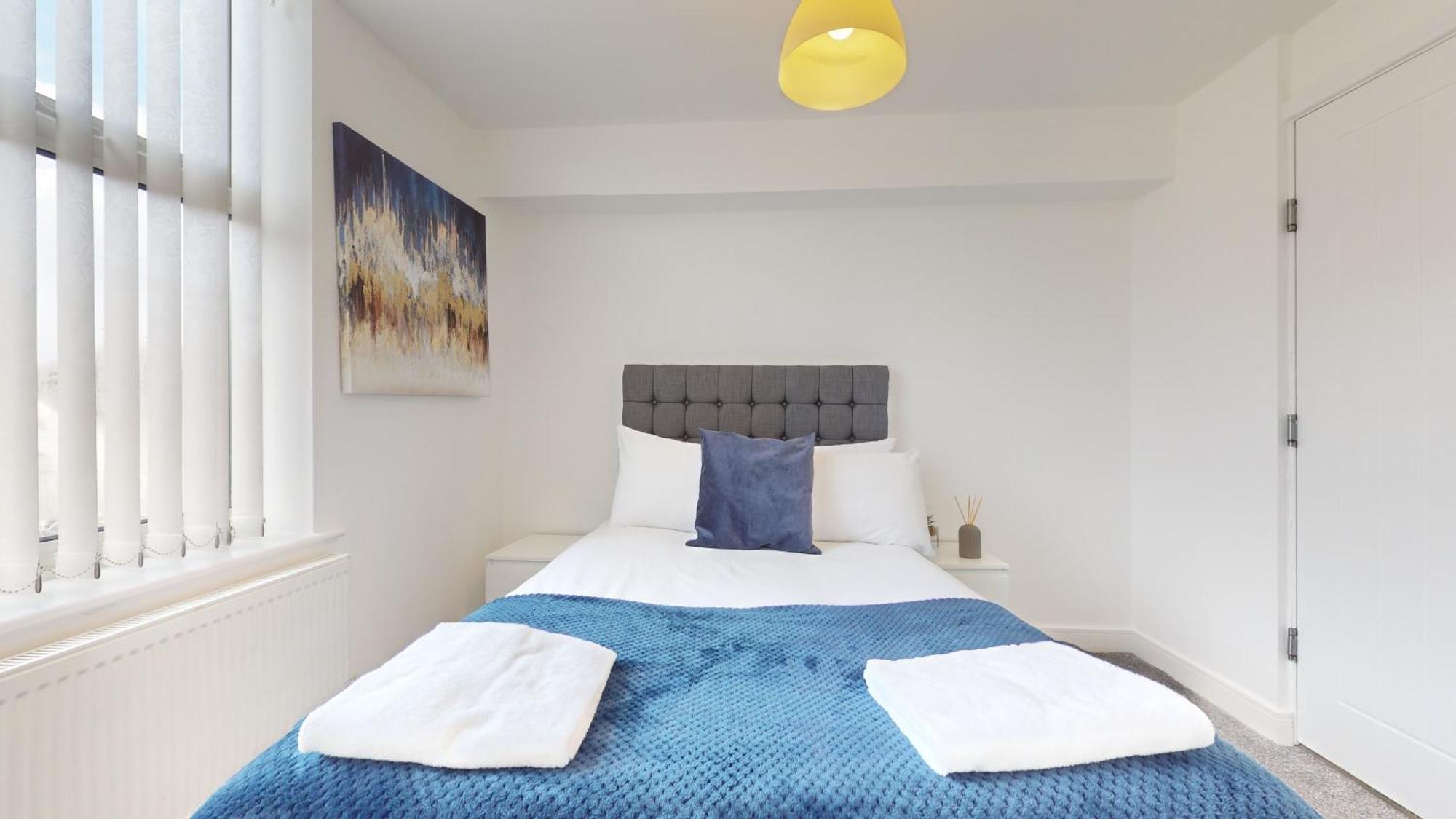 4bed And 4bath House Near Centre With Free Wifi *