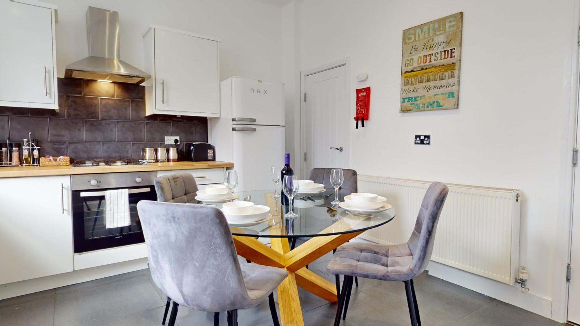4bed And 4bath House Near Centre With Free Wifi Holiday home *
