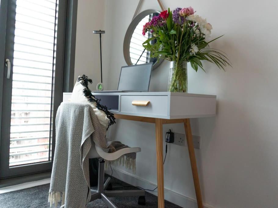 Elegant City Centre Penthouse- Work & Relaxation Apartment