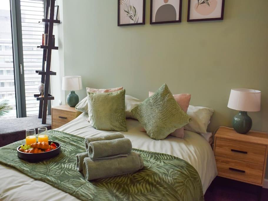Elegant City Centre Penthouse- Work & Relaxation *