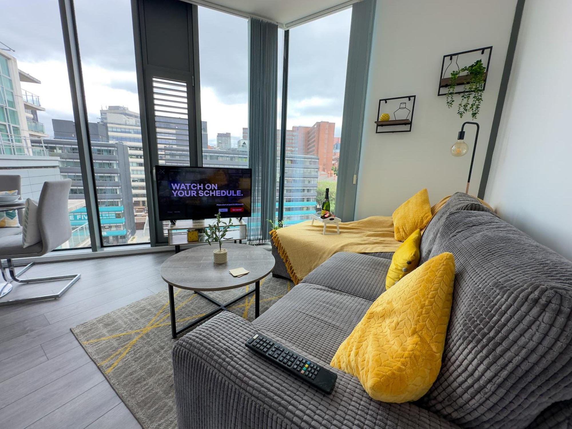 Elegant Centre Penthouse I Exclusive I Sleeps Up To 6 Guest I Families, Business I By Tranquillity Homes Short Lets & Serviced