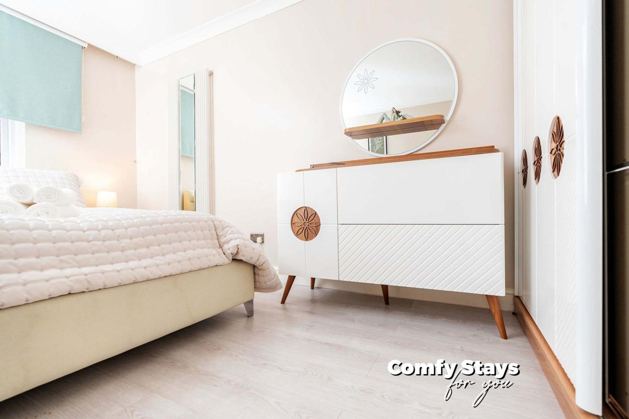 3-bed - Sleeps Up To 6 - Near Centre - Free Parking *