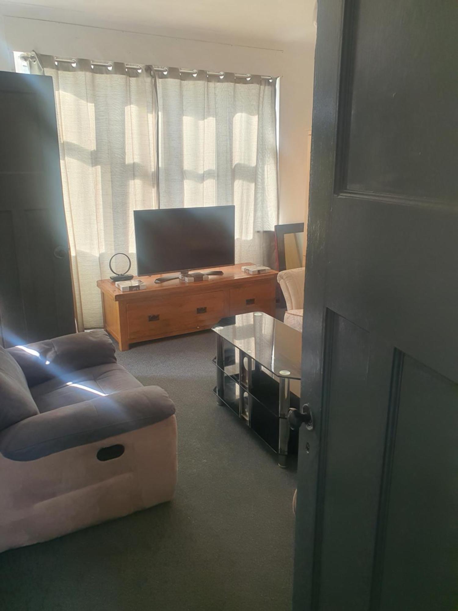Double Bed In Meadowhall, Tinsley * Sheffield