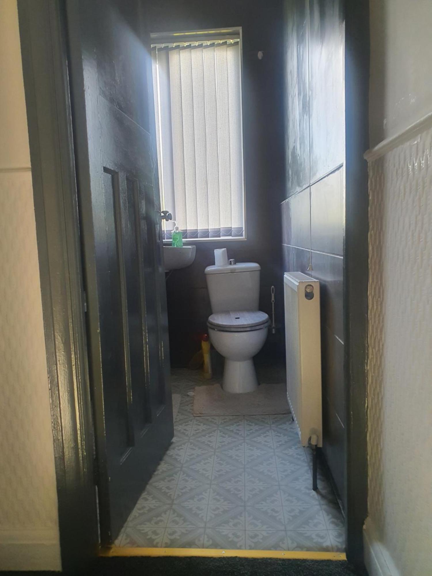Double Bed In Meadowhall, Tinsley Bed & Breakfast