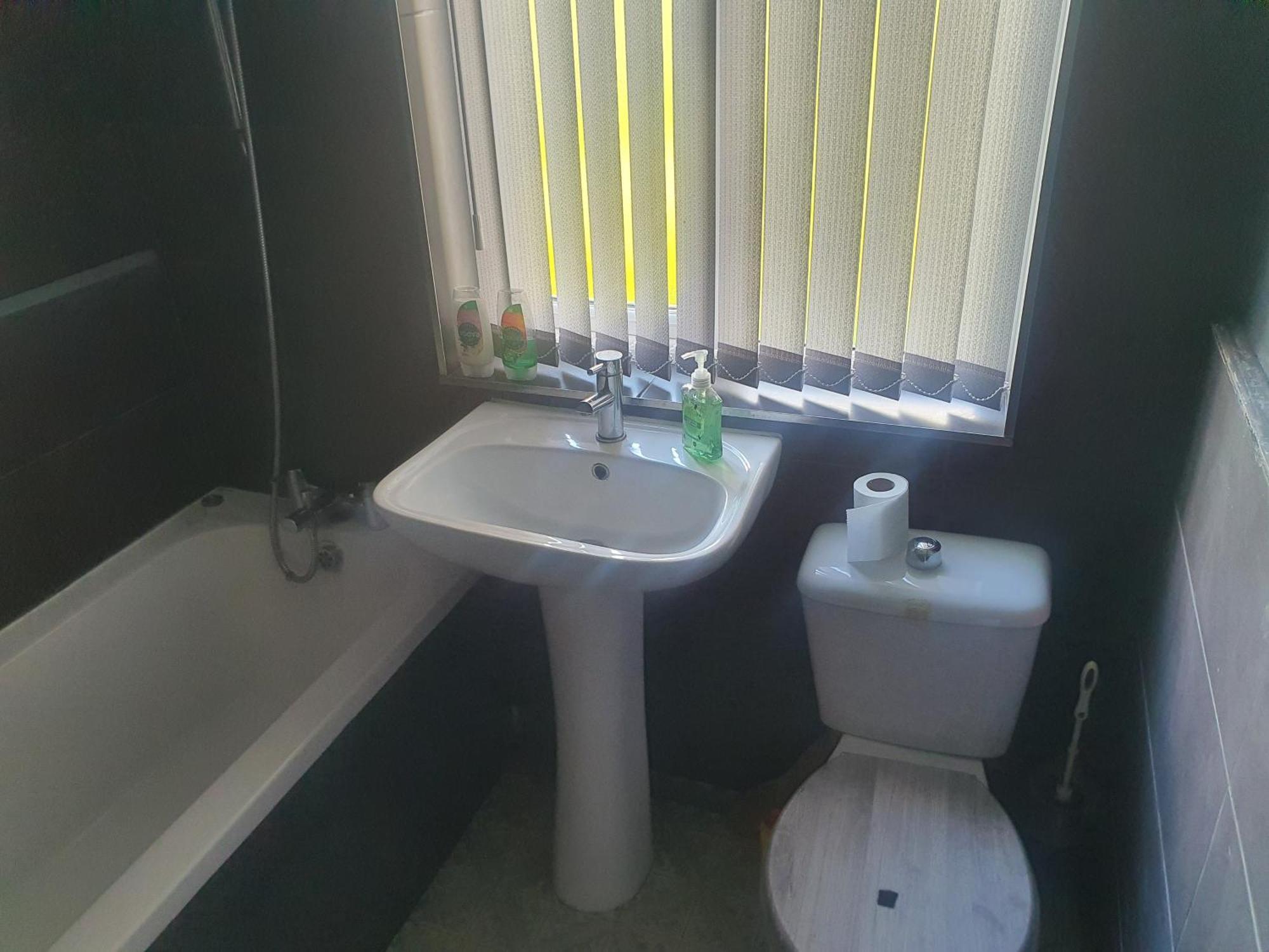 Double Bed In Meadowhall, Tinsley Sheffield