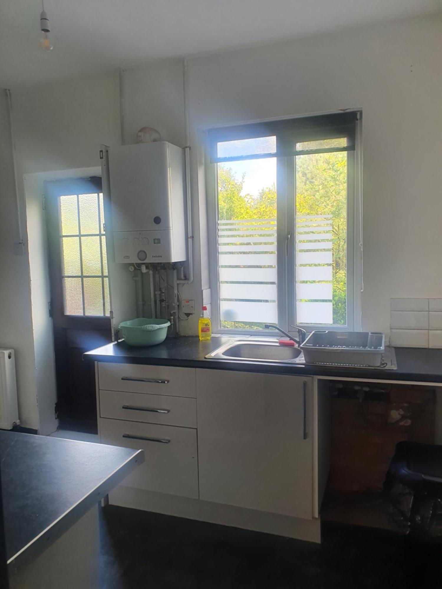 Double Bed In Meadowhall, Tinsley Sheffield