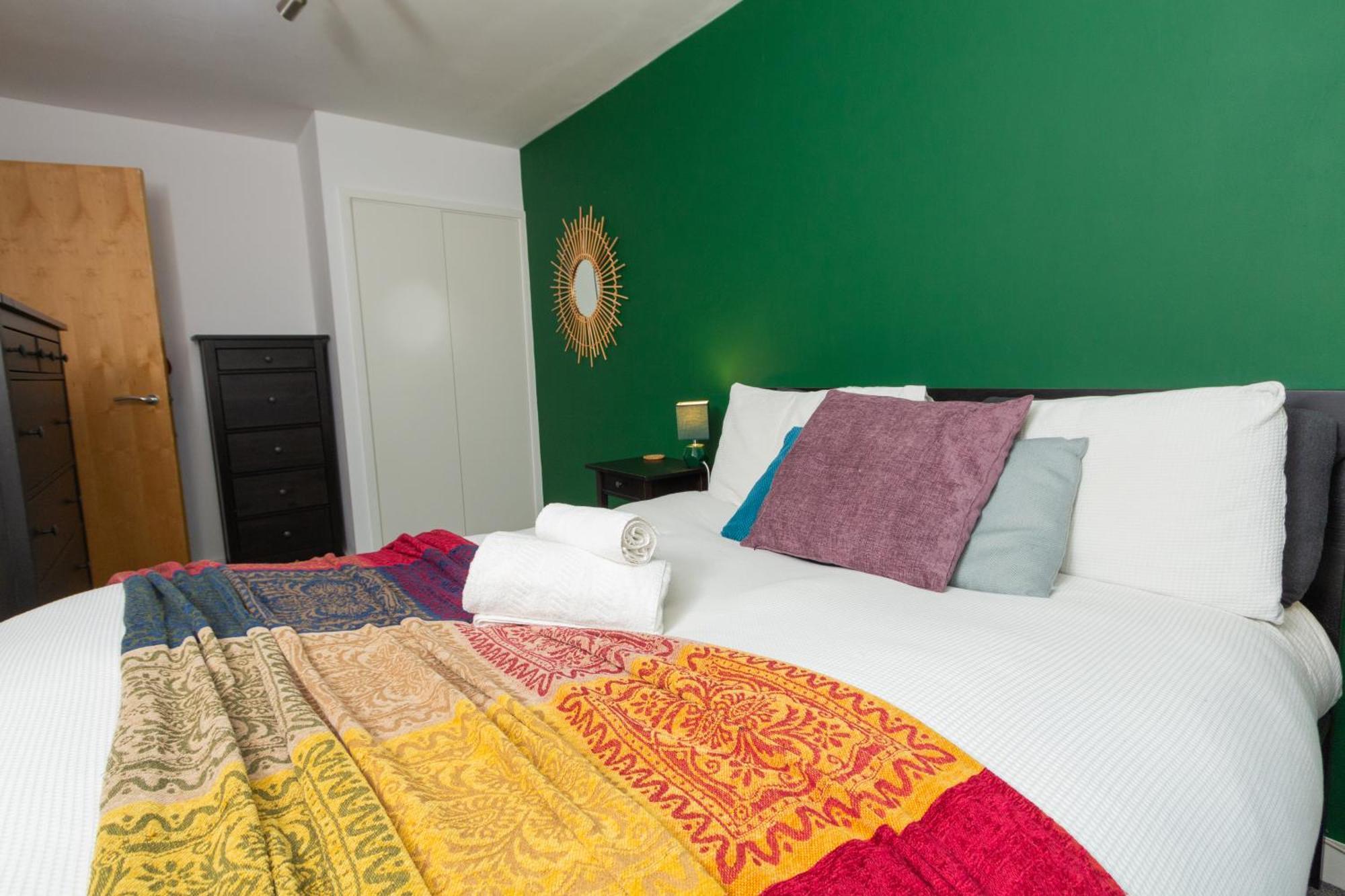 Modern Retreat - 2bd With Lush Greenery At Apartment Sheffield