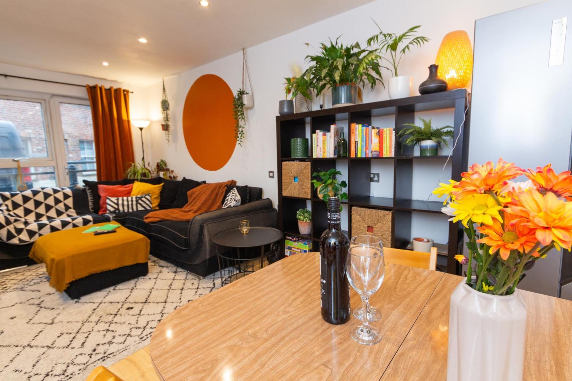 Apartment Modern Retreat - 2bd With Lush Greenery At Sheffield