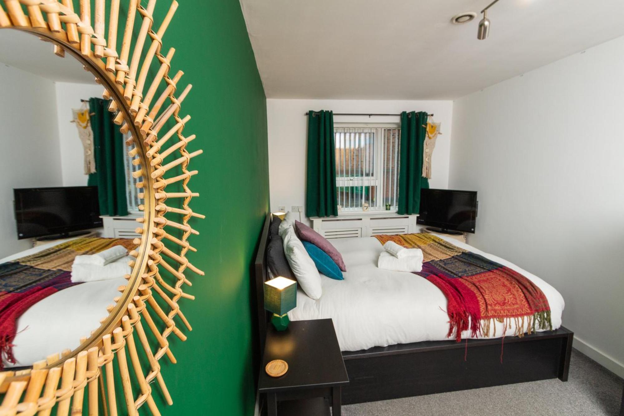 Modern Retreat - 2bd With Lush Greenery At Apartment Sheffield
