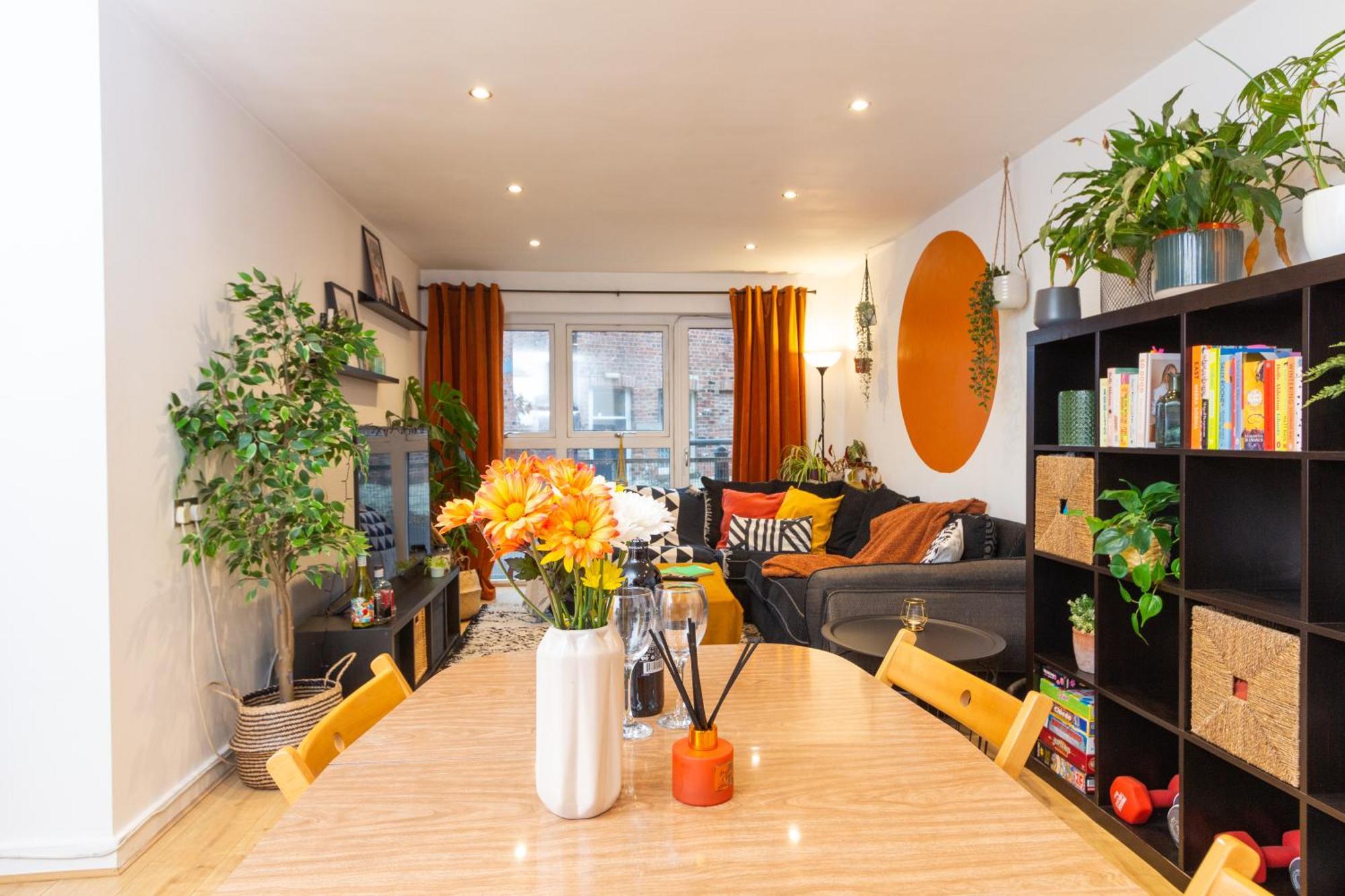 Modern Retreat - 2bd With Lush Greenery At Apartment *