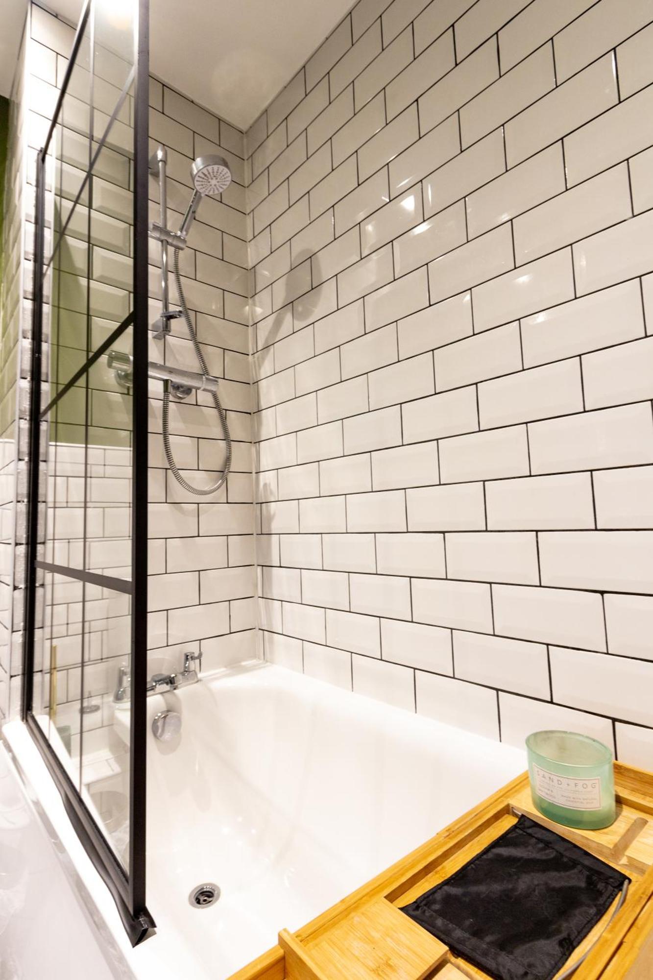 Modern Retreat - 2bd With Lush Greenery At Apartment Sheffield