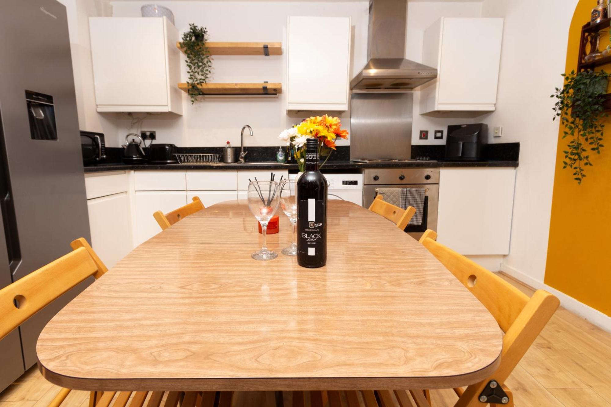 Modern Retreat - 2bd With Lush Greenery At Sheffield