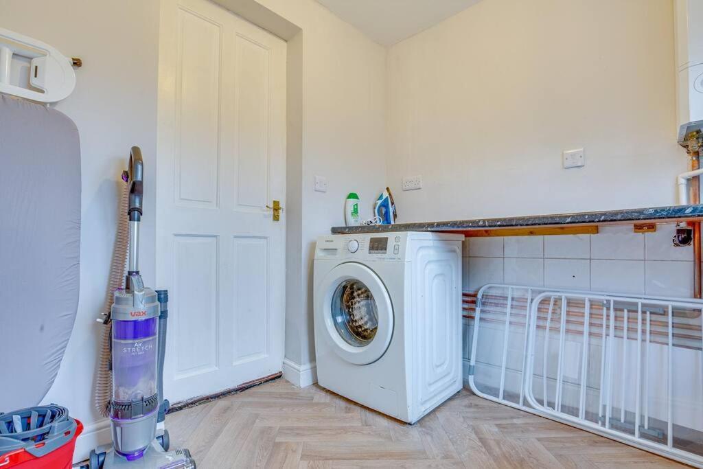 New Spacious Comfort Ideal 3bedroom Hideaway * Sheffield