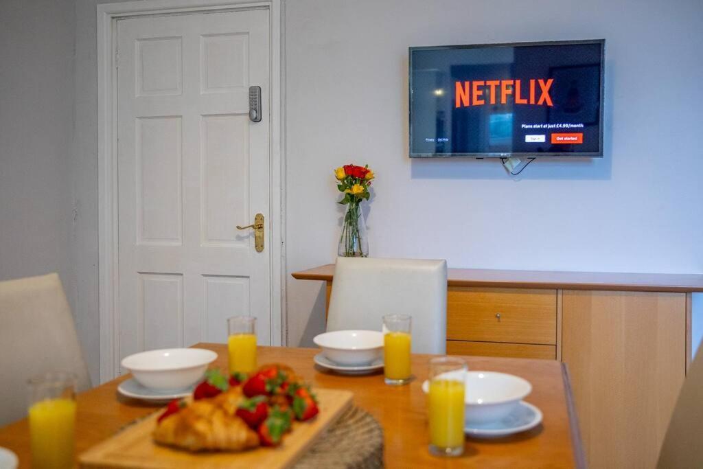 New Spacious Comfort Ideal 3bedroom Hideaway * Sheffield