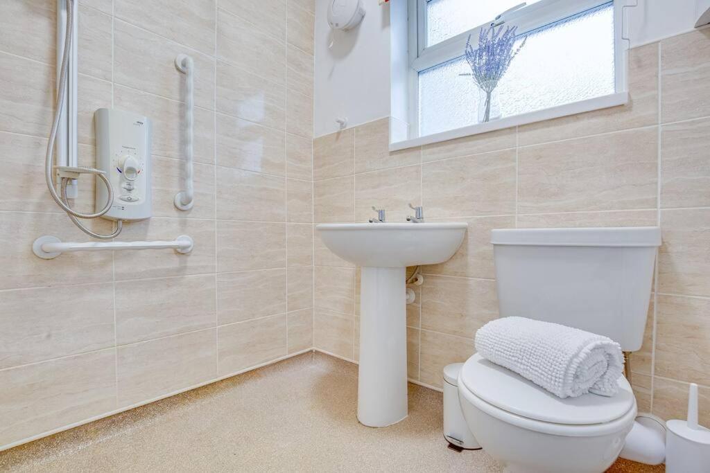 New Spacious Comfort Ideal 3bedroom Hideaway Sheffield