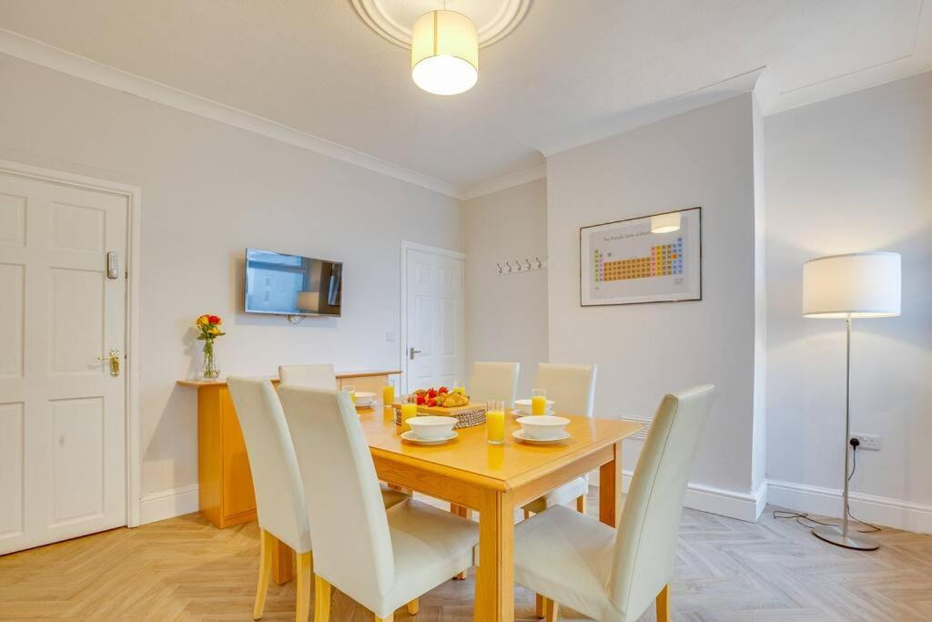 New Spacious Comfort Ideal 3bedroom Hideaway Sheffield