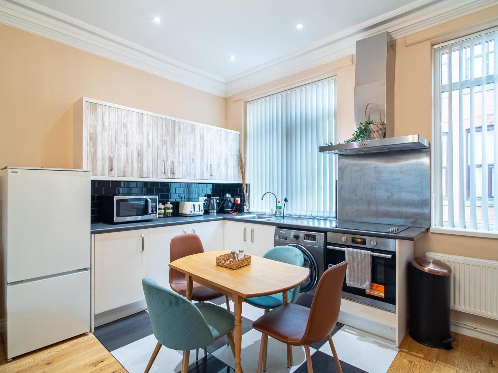 Creative & Cheerful By Avo In * Sheffield