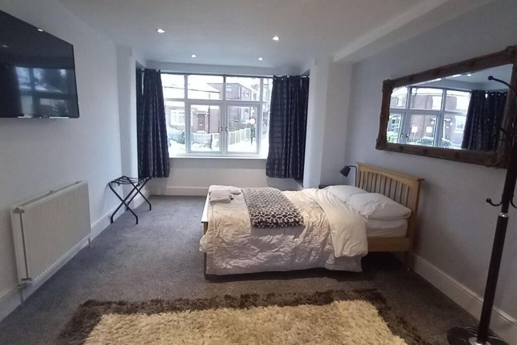 Lovely Commodious, Private Charming Studio, En Apartment *