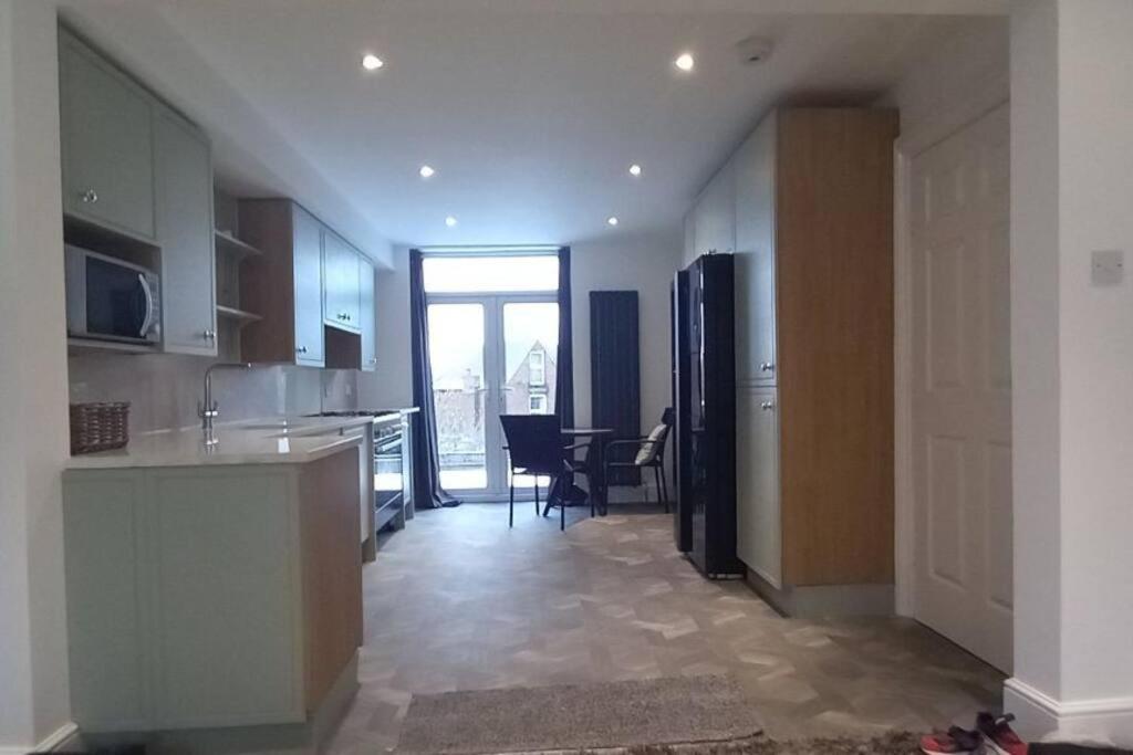 Apartment Lovely Commodious, Private Charming Studio, En Sheffield