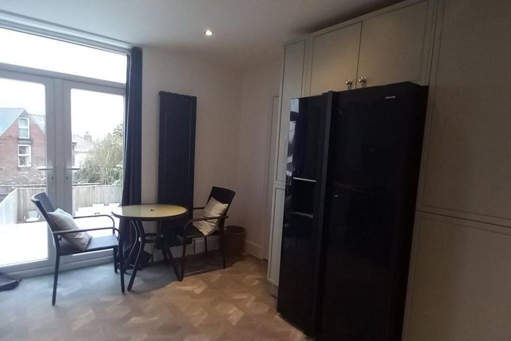 Lovely Commodious, Private Charming Studio, En Sheffield