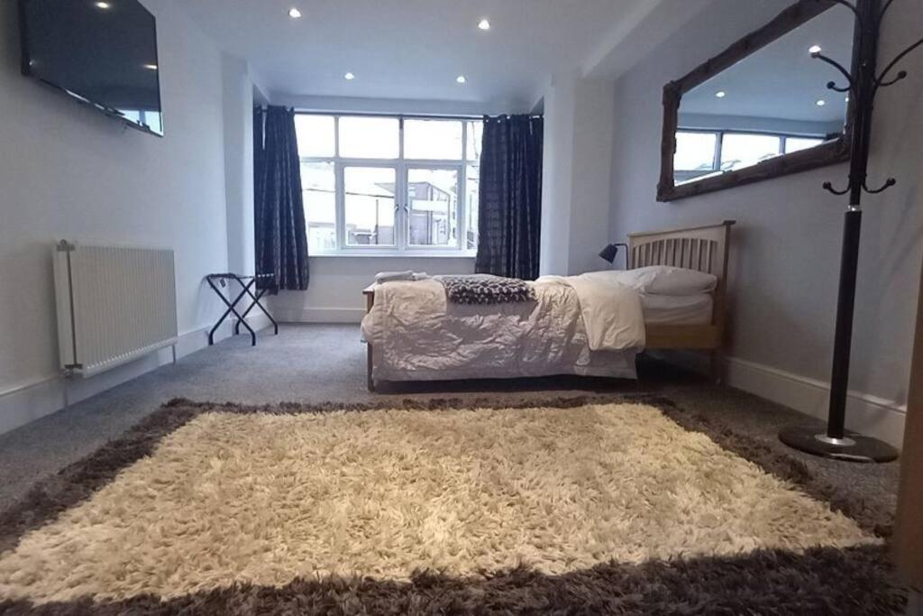 Apartment Lovely Commodious, Private Charming Studio, En
