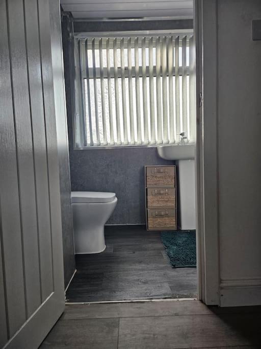 4 Bed House With Pool Table Free Parking En