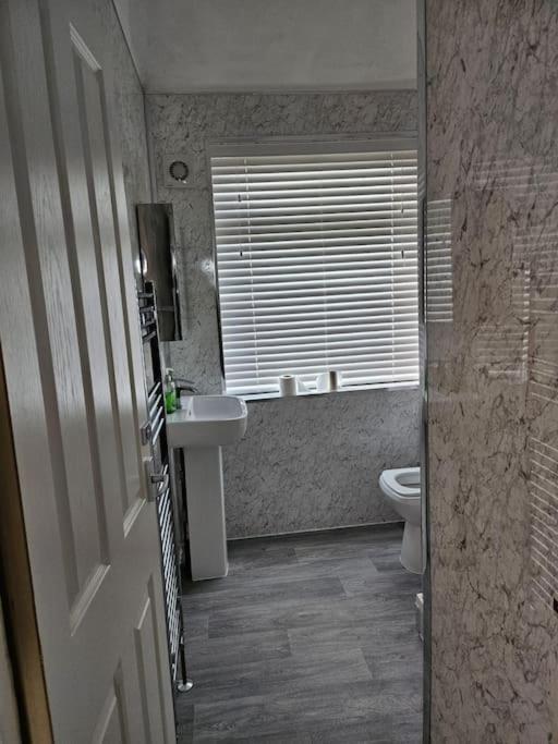 4 Bed House With Pool Table Free Parking En * Sheffield