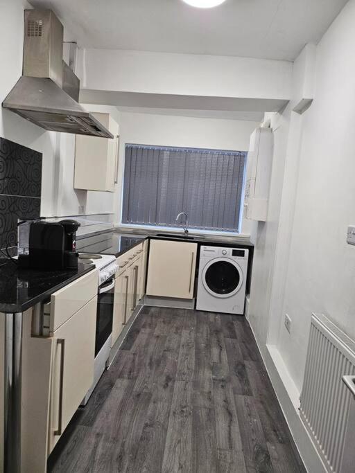 4 Bed House With Pool Table Free Parking En Holiday home *