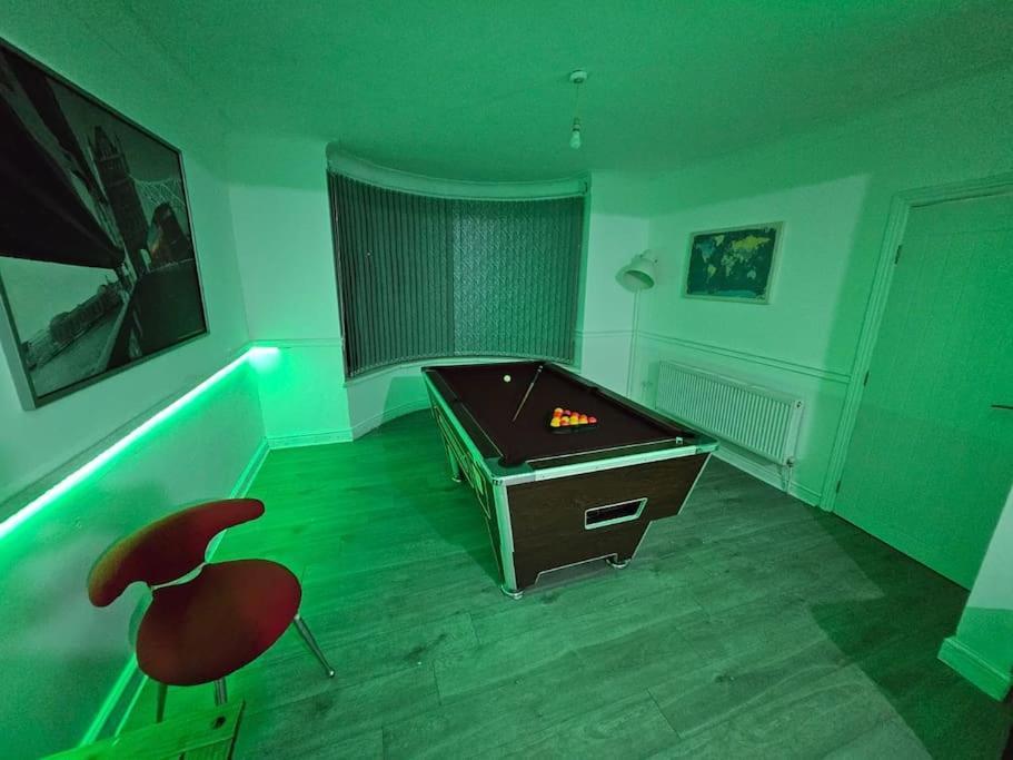 4 Bed House With Pool Table Free Parking En Holiday home