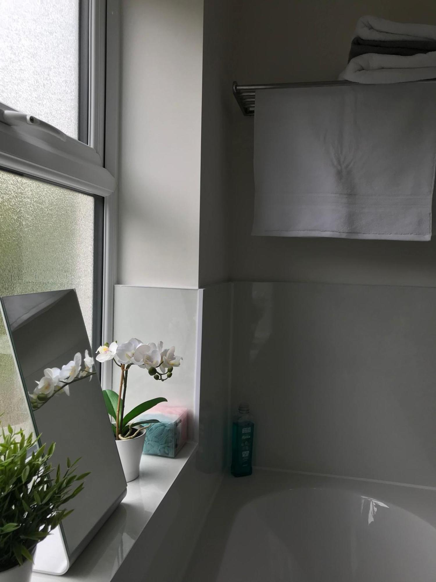 Modern 2br With Balcony Flat In Langset Road *