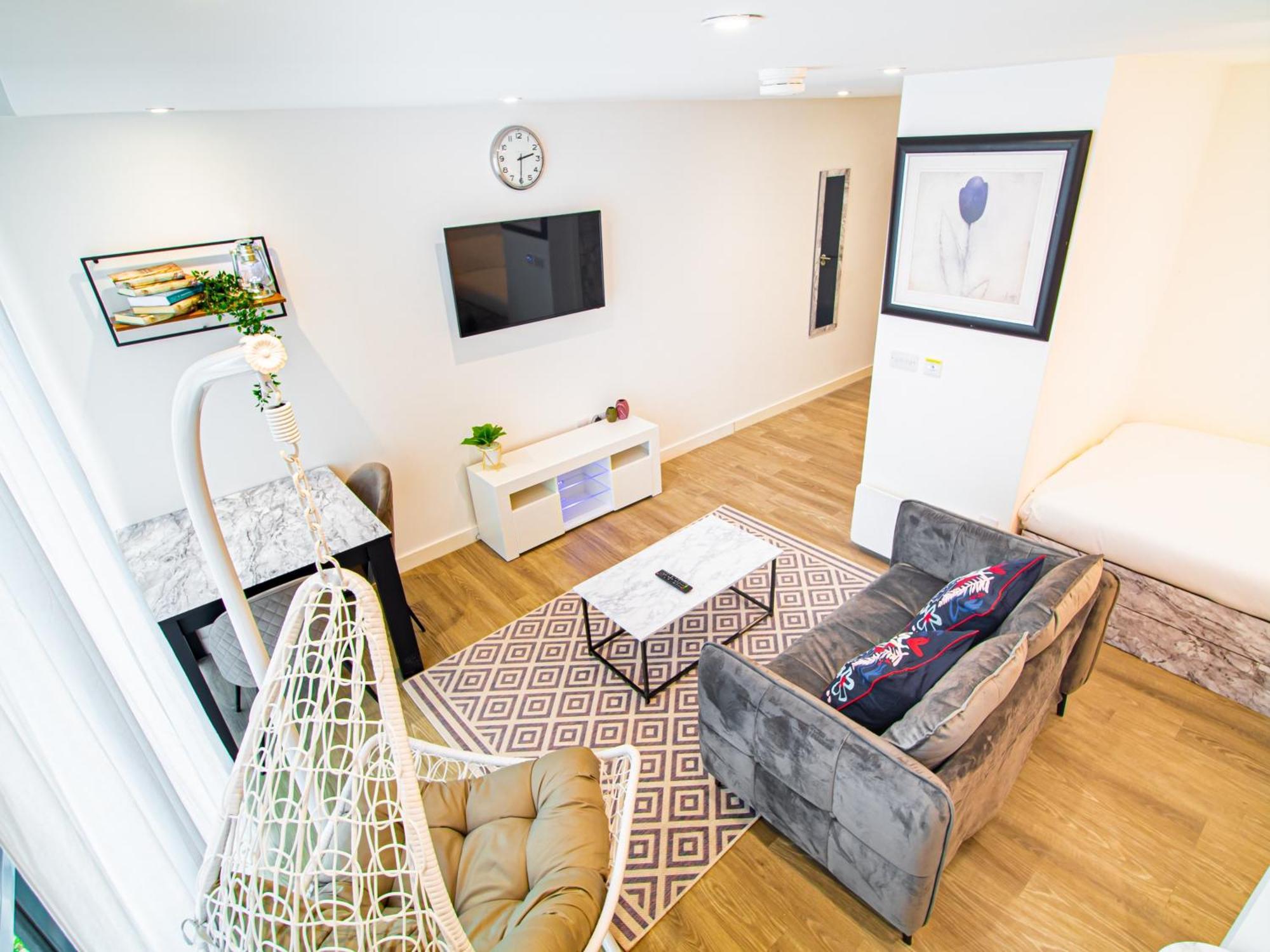 Avo - Modern Style & Great Location Apartment *