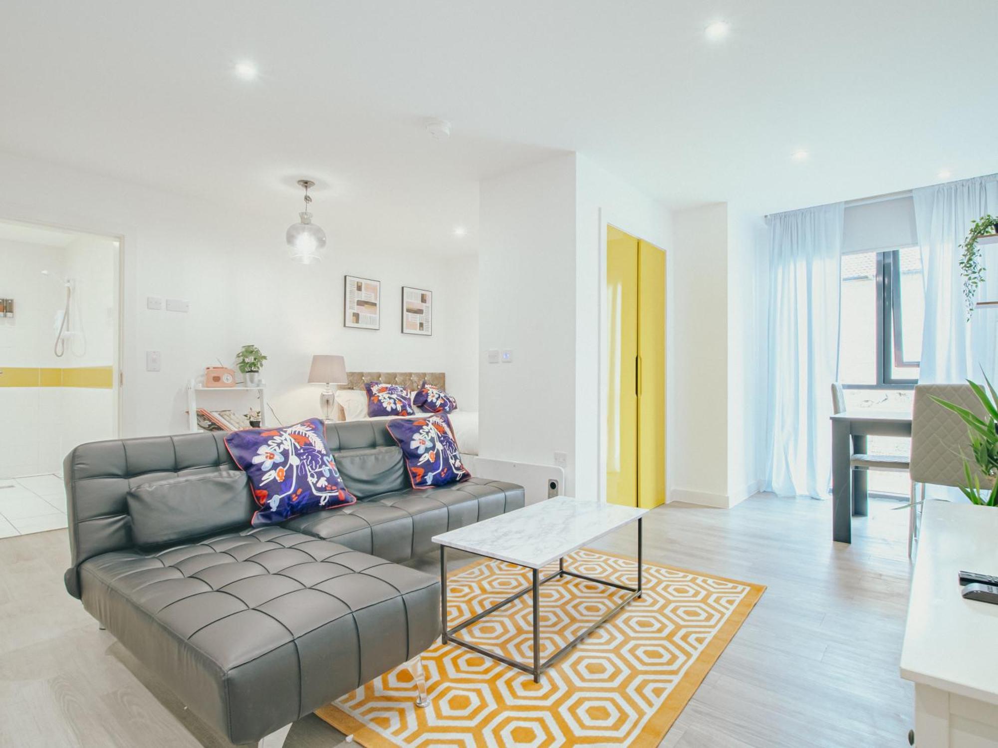 Lovely Triple In Centre Apartment Sheffield