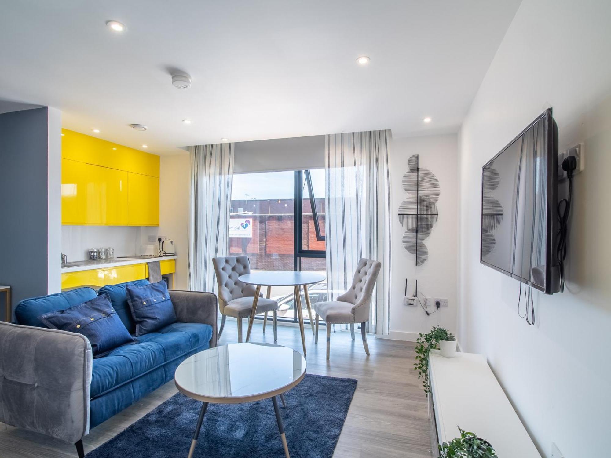 Deluxe By Centre * Sheffield