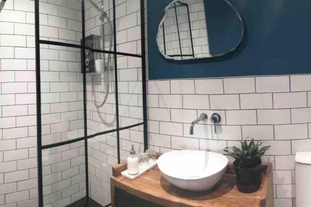 The Coachhouse Apartment