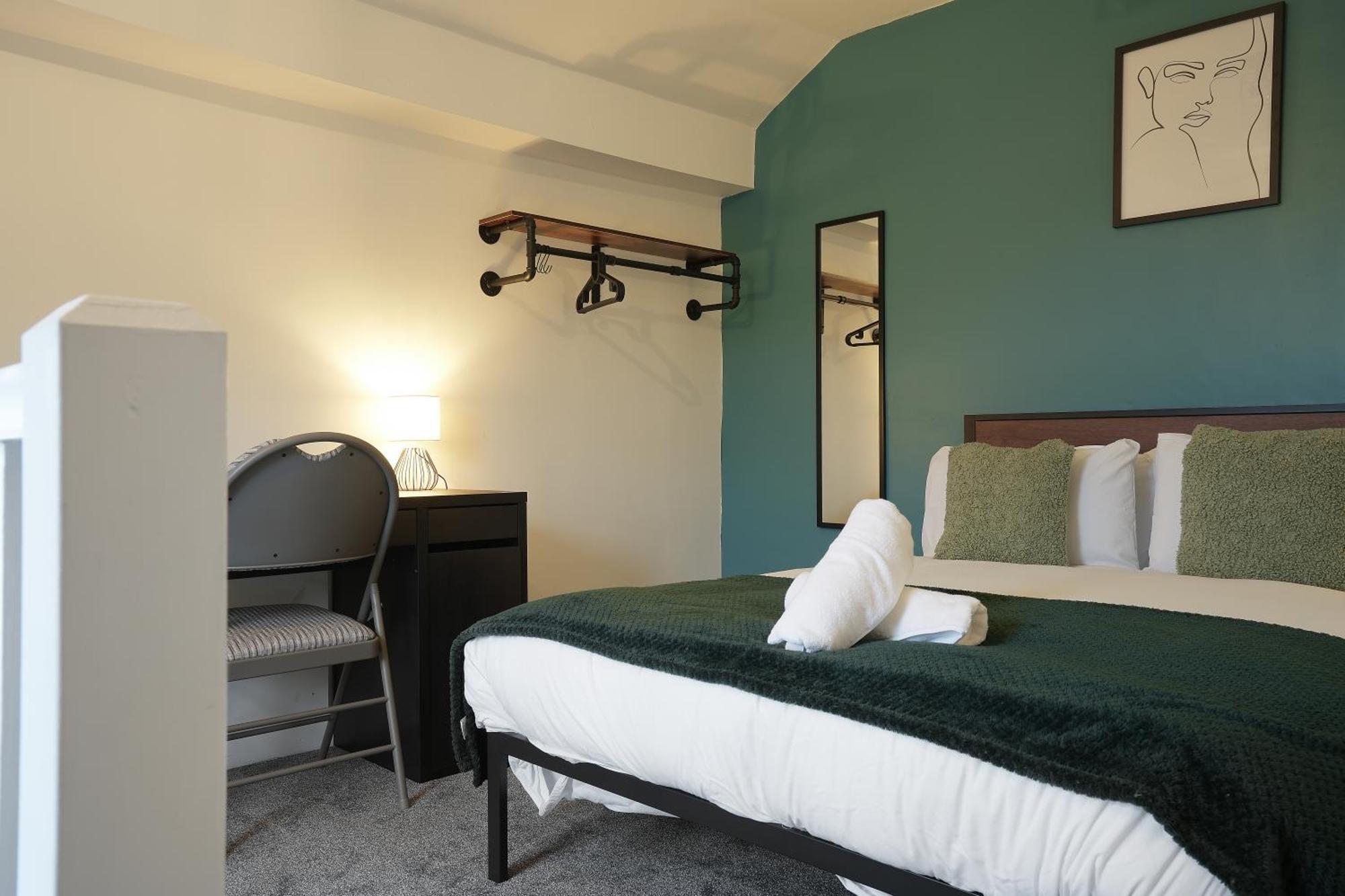 Myrtle House - Spacious 4 Bed, Free Parking & Close To The Centre, Great For Contractors, Groups & Families - Hosted By Host Save Apartamento *