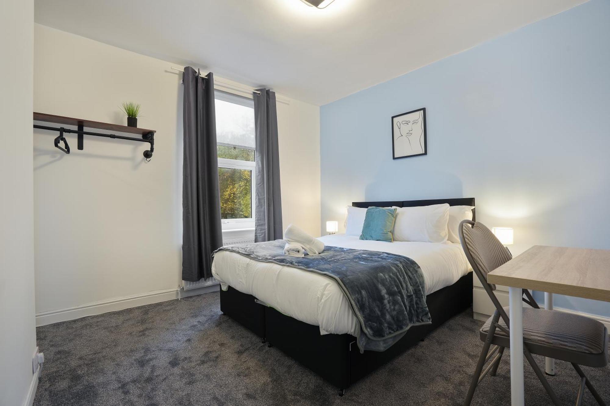 Myrtle House - Spacious 4 Bed, Free Parking & Close To The Centre, Great For Contractors, Groups & Families - Hosted By Host Save Apartamento