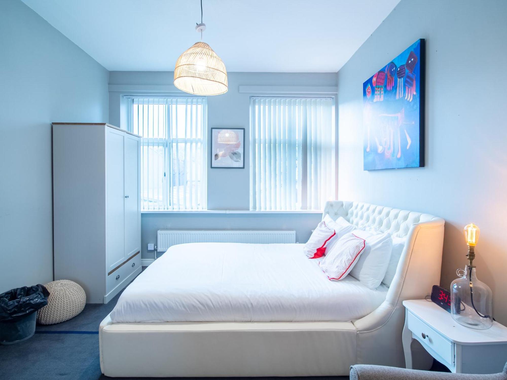 Creative & Cheerful By Avo In Apartment Sheffield