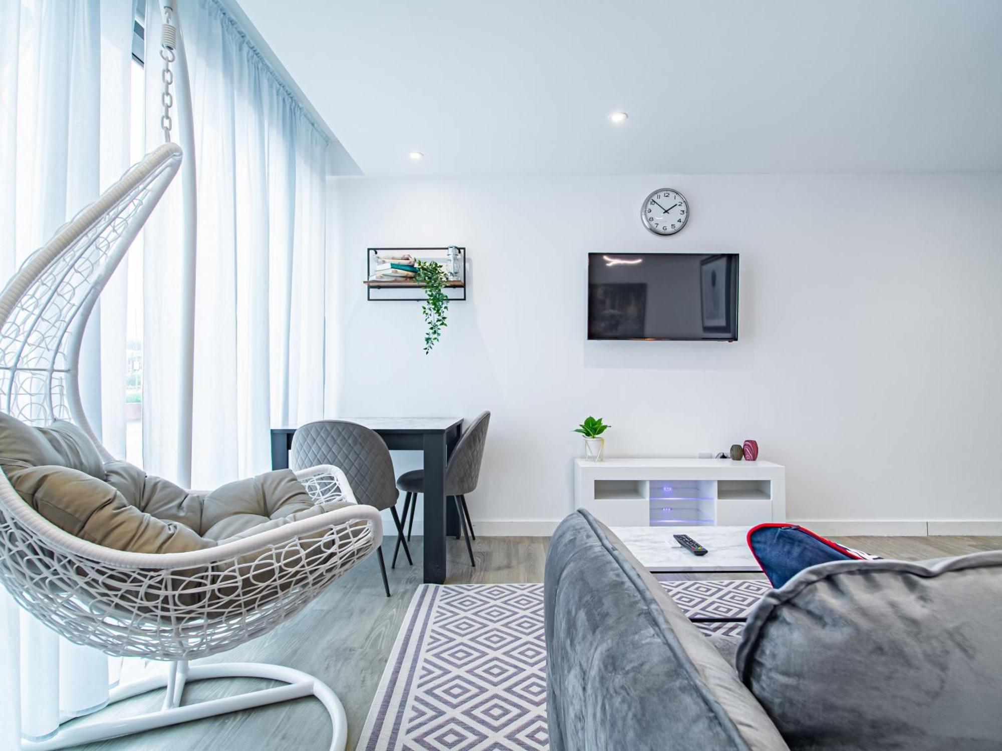 Avo - Modern Style & Great Location *