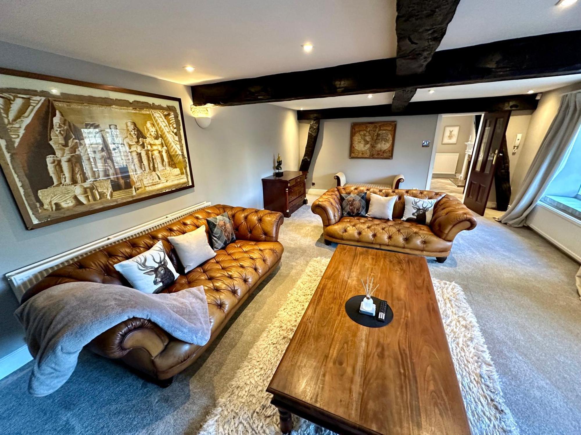 Rural Retreat With Hot Tub, Fire Pit & Games Room