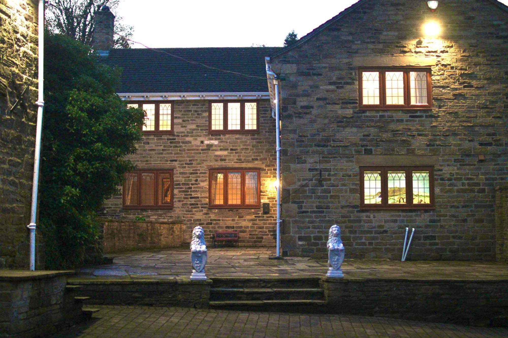 Rural Retreat With Hot Tub, Fire Pit & Games Room Sheffield