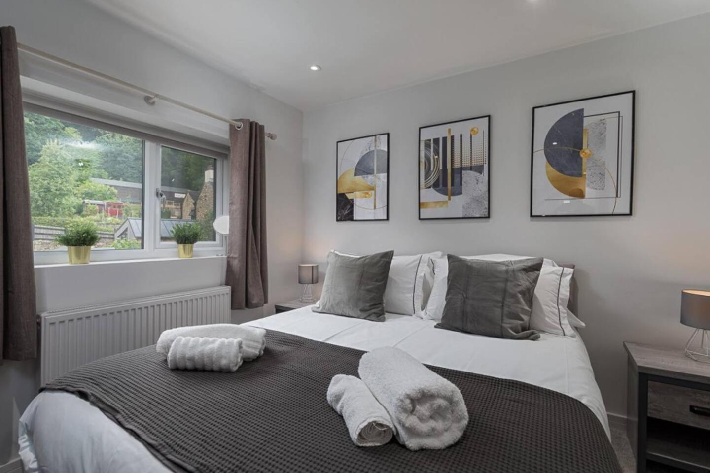 Prime Location, Modern 2br House *