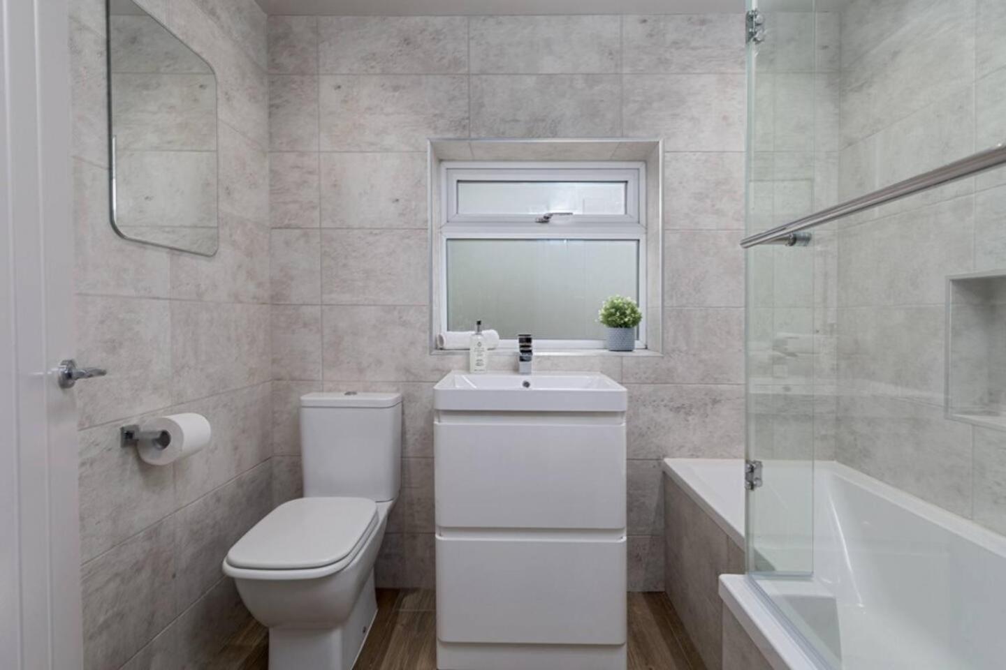 Prime Location, Modern 2br House * Sheffield