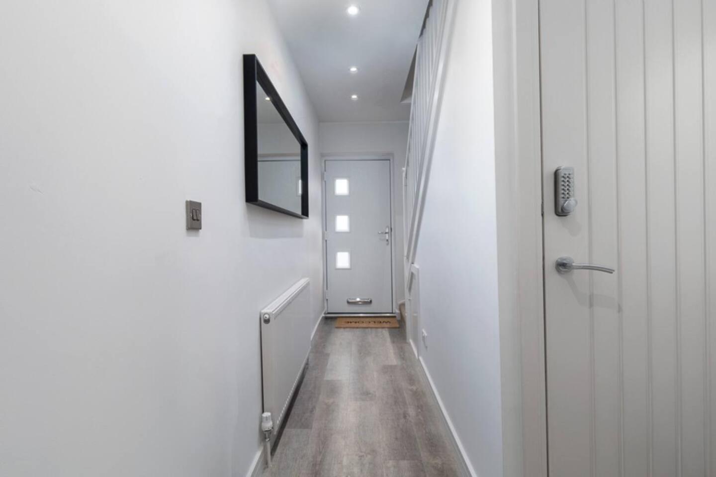 Prime Location, Modern 2br House Holiday home