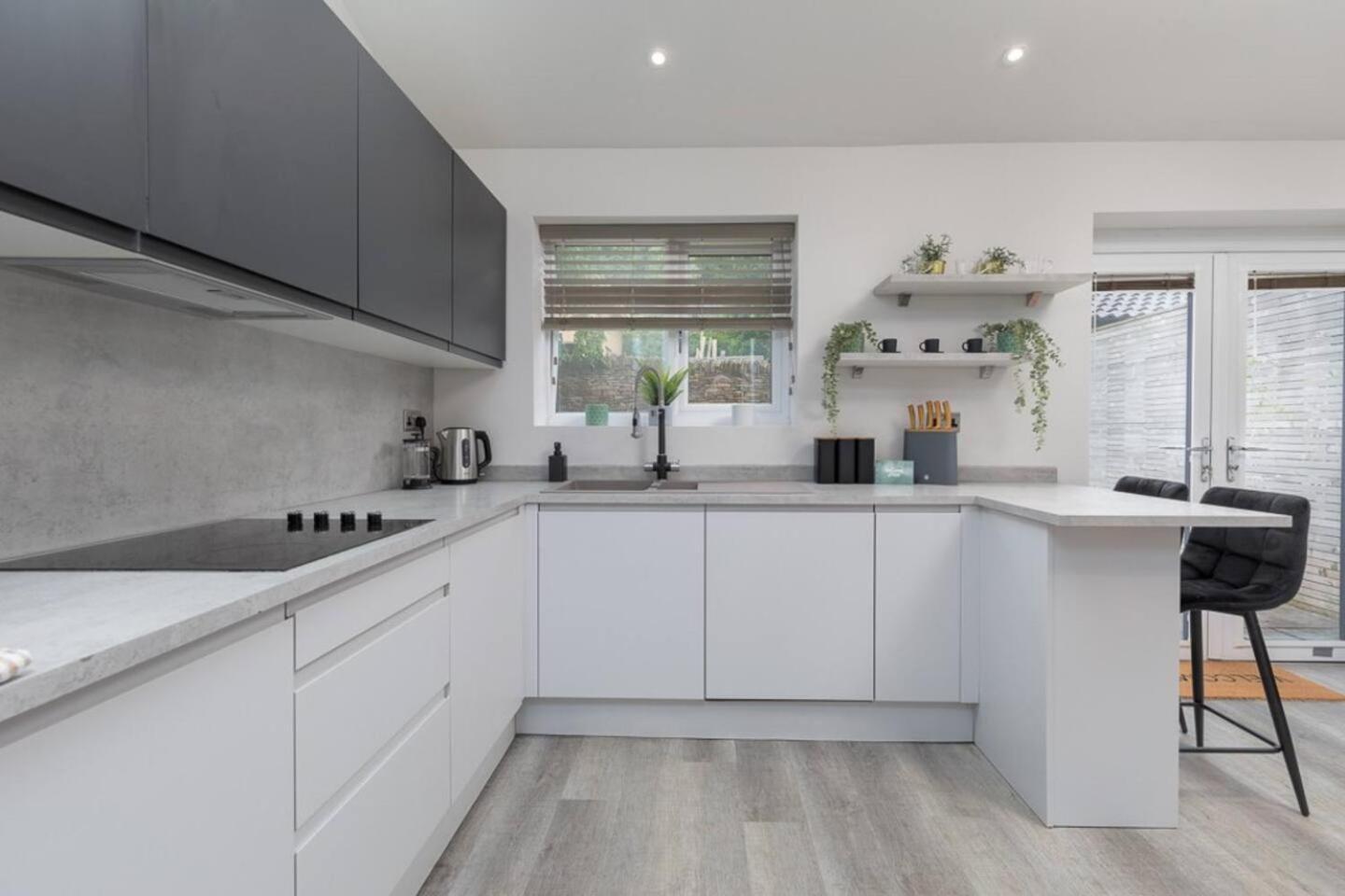 Prime Location, Modern 2br House *