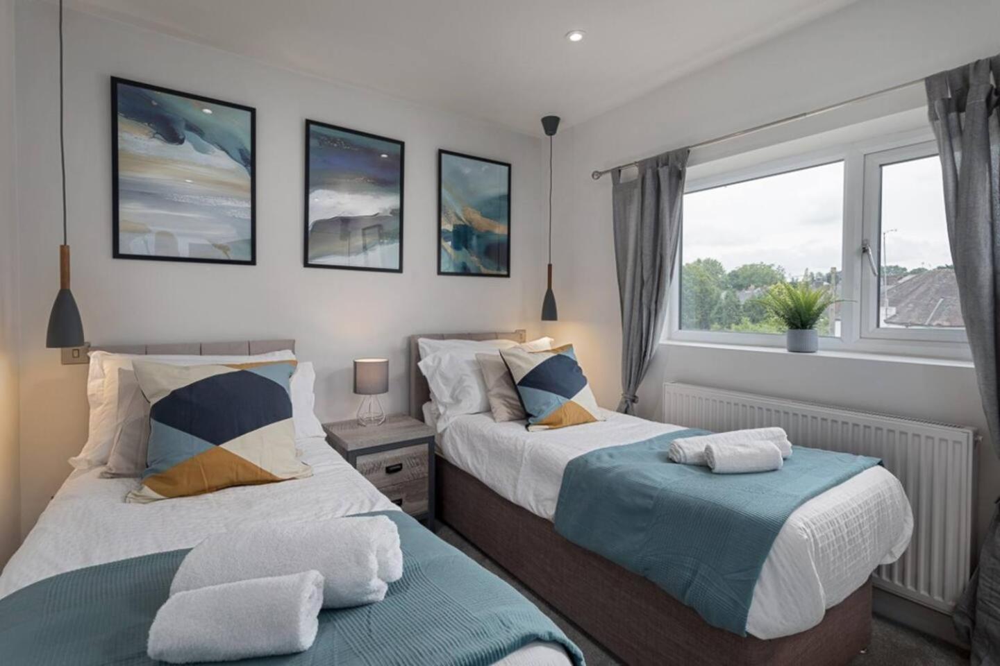 Prime Location, Modern 2br House * Sheffield