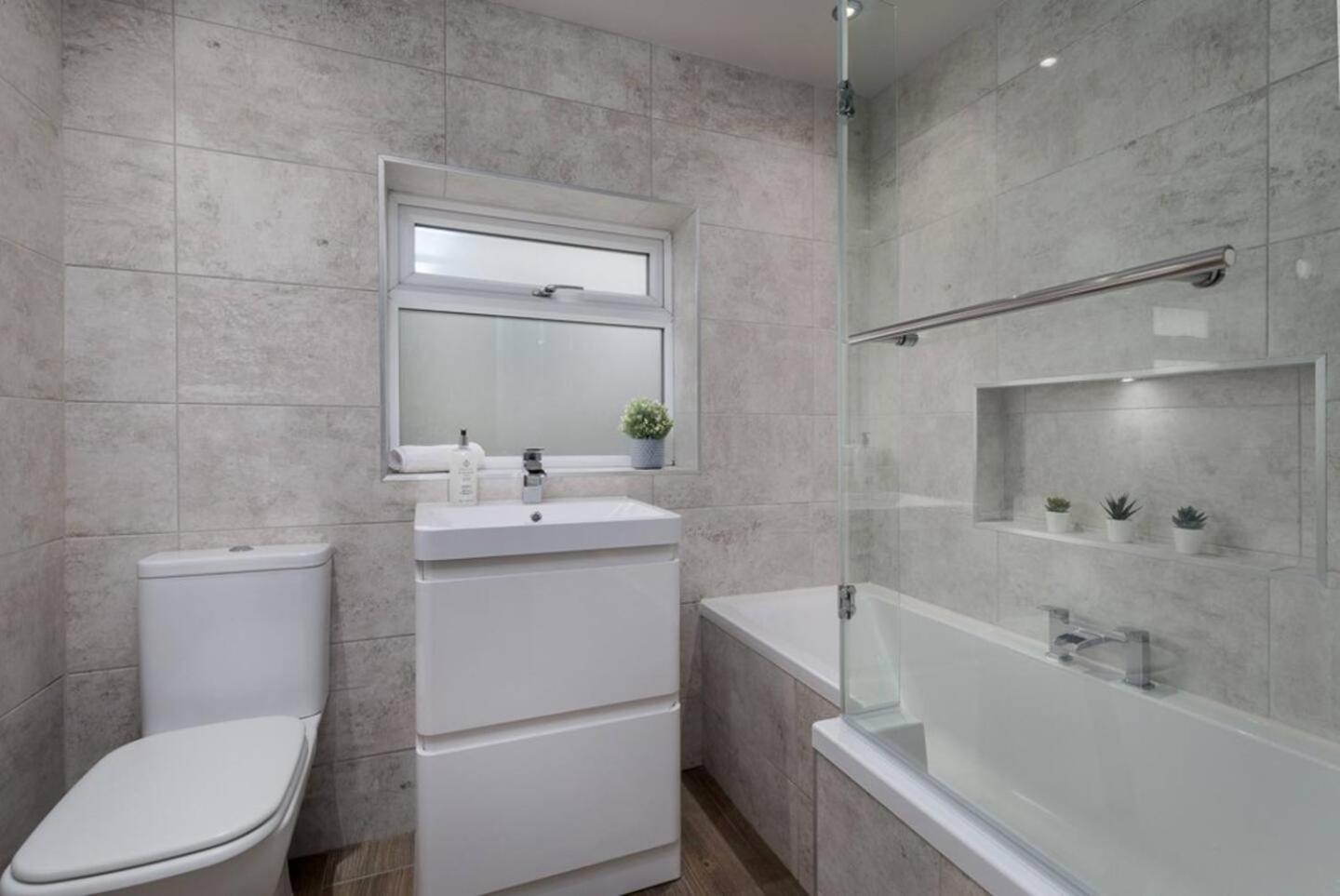 Holiday home Prime Location, Modern 2br House *