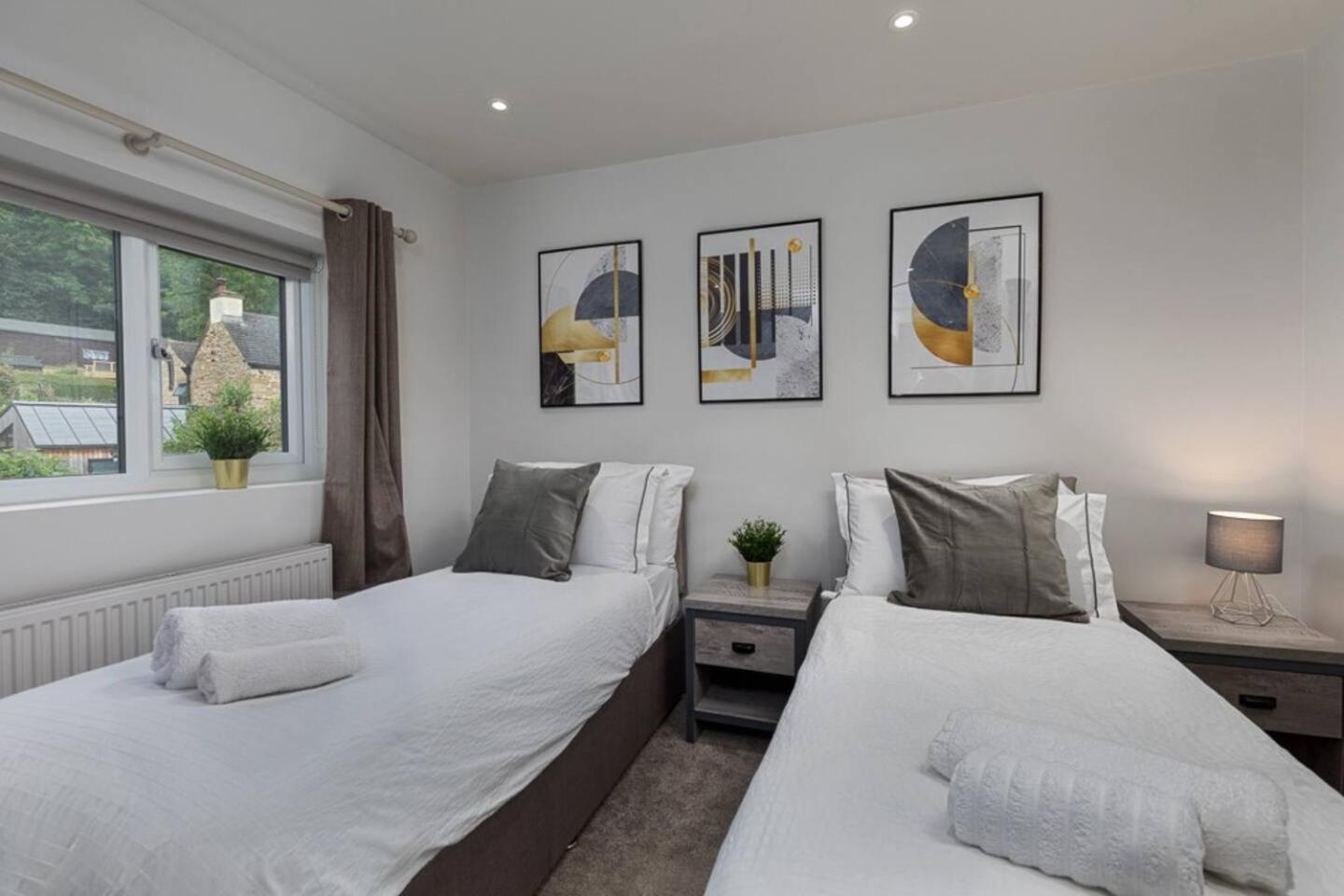 Prime Location, Modern 2br House Holiday home Sheffield