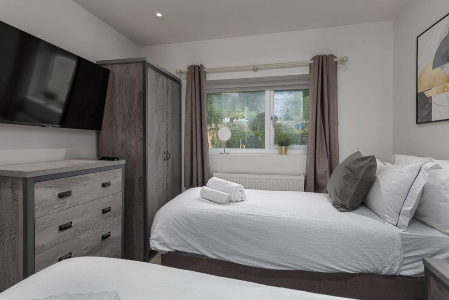Prime Location, Modern 2br House Sheffield